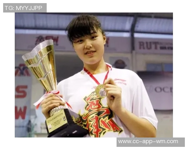 佩奇女友阿奇福德荣登SLAM杂志封面明年将征战WNBA