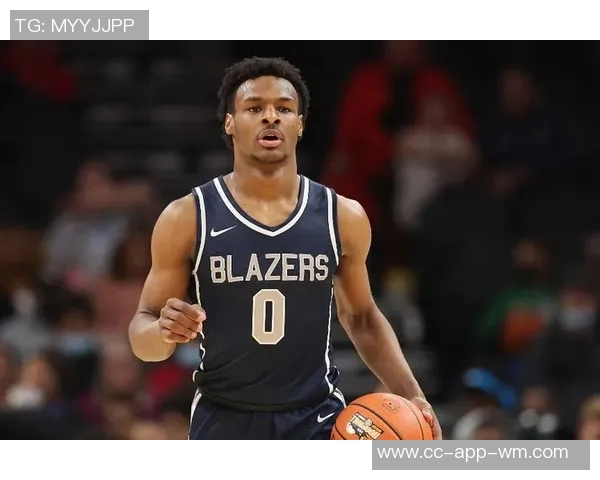 夸梅直言布朗尼防守能力不足父亲光环让他受到过高期待