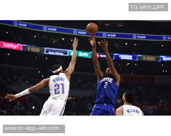 雷霆迎战快船明年首轮签AJ迪班萨现场观战状元大热